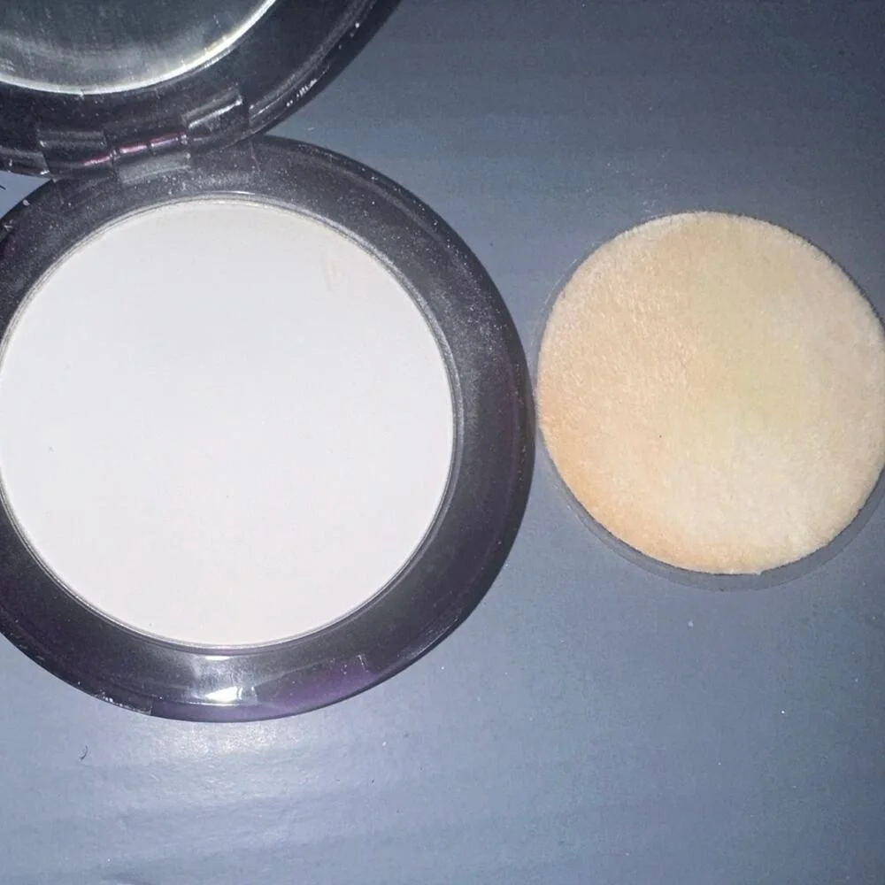 Urban Decay Deslick‎ Mattifying Powder face